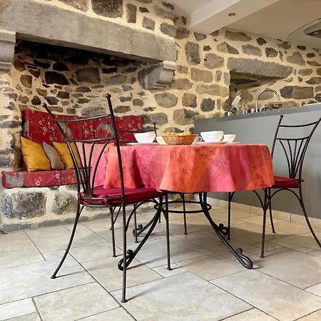 Familial Restaure Avec Jardin Clos, Equipements Bebe, Animaux Acceptes, Proche St-julien-chapteuil - Fr-1-582-296 Hétvégi ház *